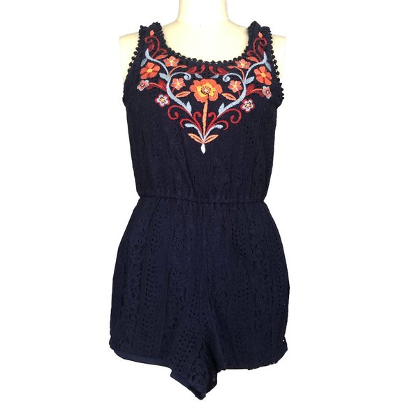 Xhilaration Pants - Size M Embroidered Lace Romper